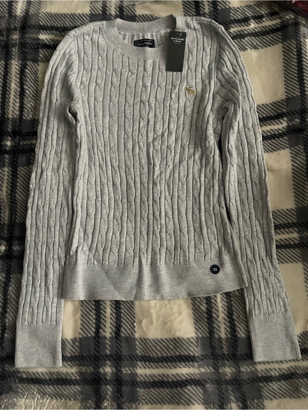 2018 Abercrombie & Fitch Light Gray Cable Crewneck Sweater